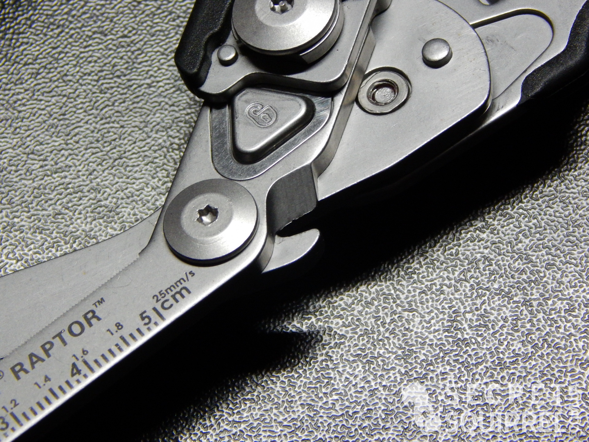 Огляд мультитула Leatherman Raptor